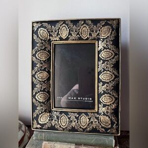 Gothic frame black with gold